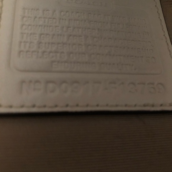 White leather, Authentic Coach bag. Excellent pre-owned condition. - Picture 4 of 6